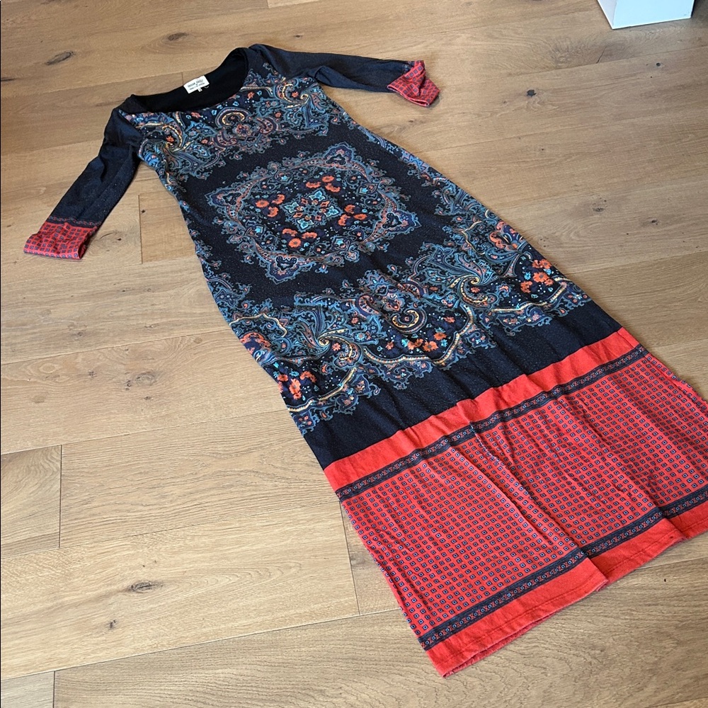 Elegant Black and Red Paisley Maxi Dress